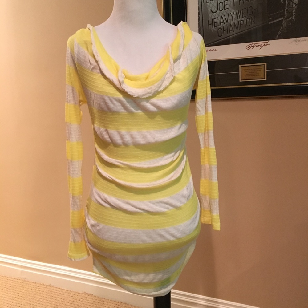 Body huging striped dress/tunic w/cut outs on side